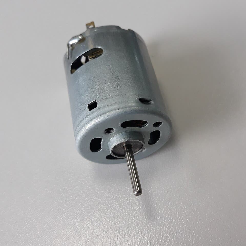Motor DC kecil